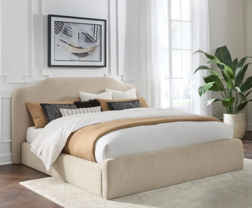 Bronson Pasadena Cottage系列奶油色雪尼尔软包床，配弧形床头板